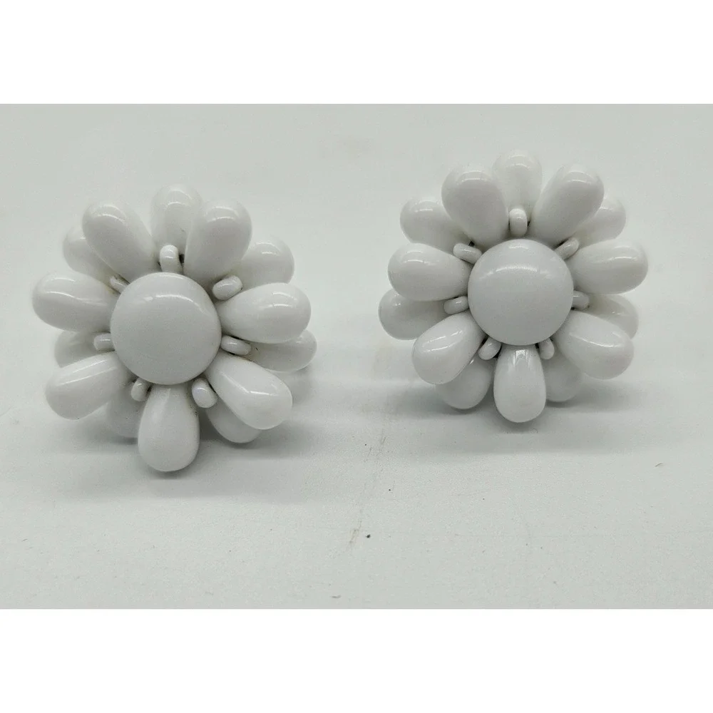 Vintage West Germany White Milk Glass Daisy Flower Screw Back Earrings Retro MCM